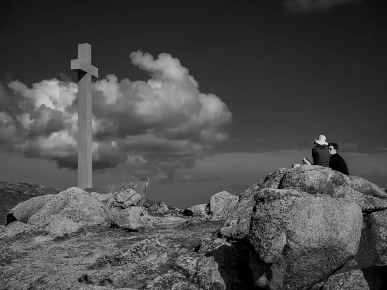 rocs around the cross